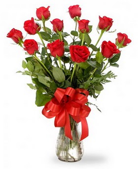  Eskişehir çiçek , çiçekçi , çiçekçilik  12 adet kırmızı güllerden vazo tanzimi