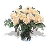 11 adet beyaz gül vazoda  Eskişehir İnternetten çiçek siparişi 